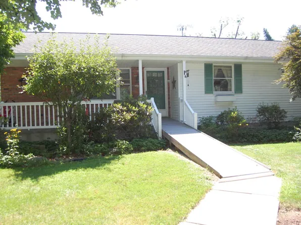 110 Willowbrook Rd, Clarks Summit, PA 18411