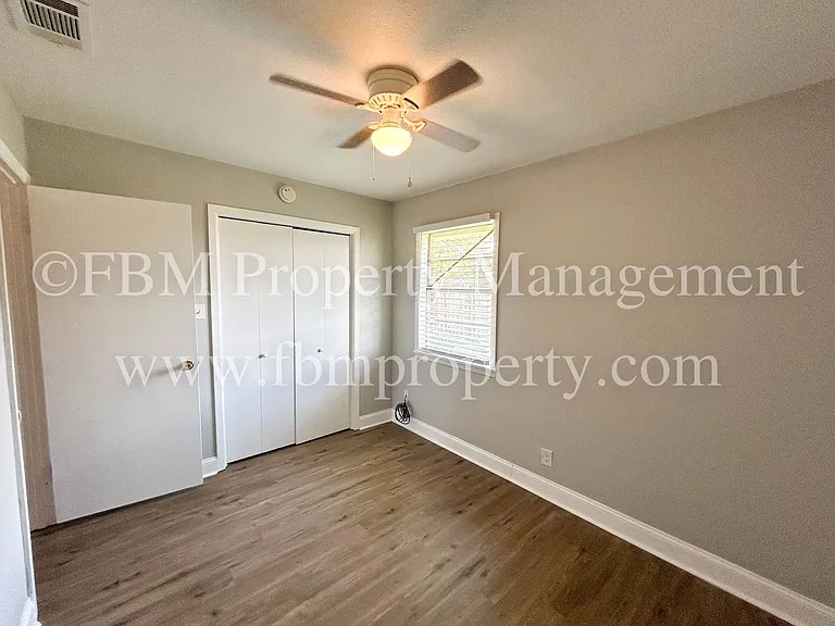 330 W College St #4 — Photo 28