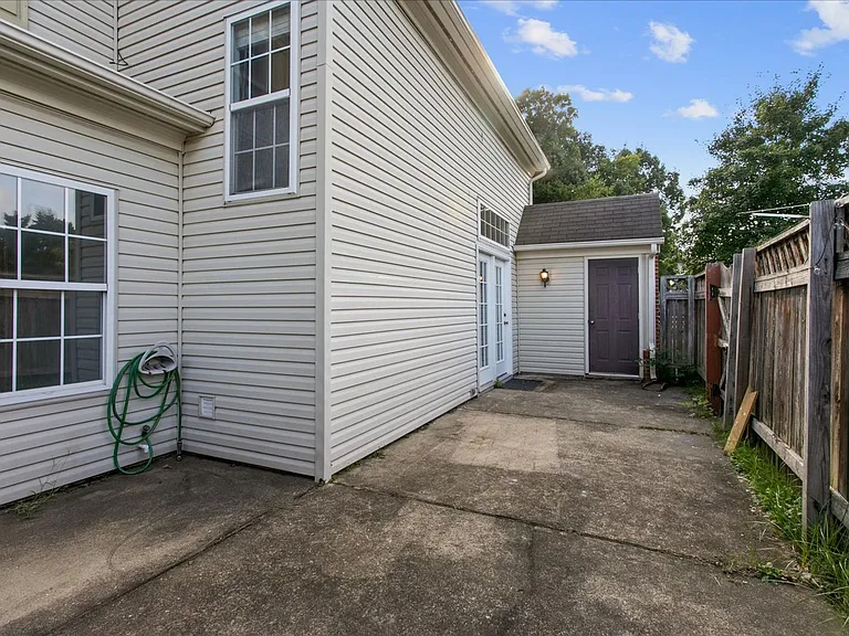 100 Post Oak Rd — Photo 23
