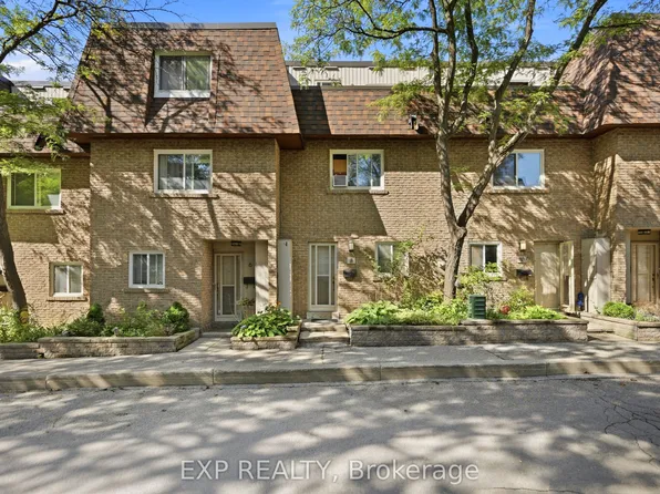 275 Manse Rd #8, Toronto, ON M1E 4X8