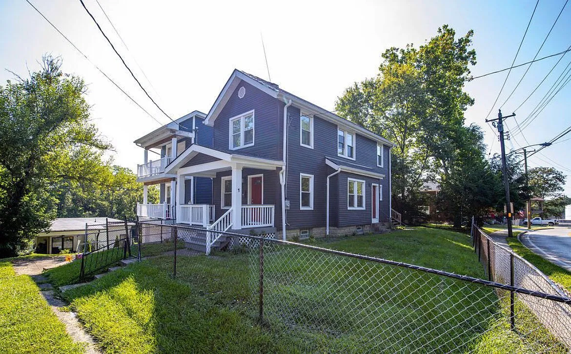 3 bed, 1.5 bath, 1300 sqft, $2,150 — Photo 1