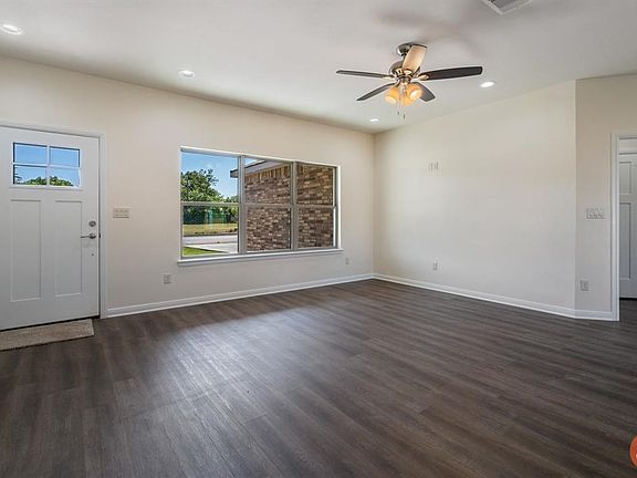 4th image of 2102 Brooke Ln