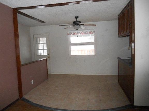 4th image of 1427 Valley Dr