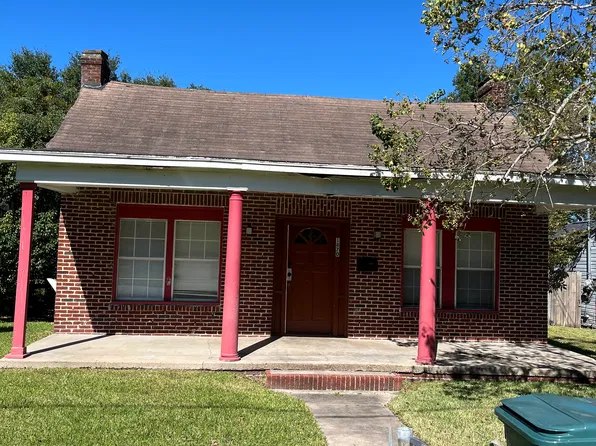 1670 Fairway St, Beaumont, TX 77703