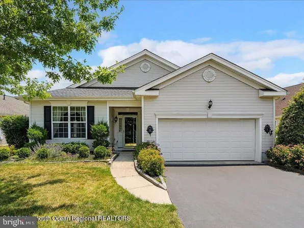 27 Pond View Cir, Barnegat, NJ 08005