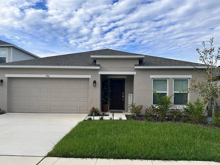 1951 Rosewood Cir — Photo 1