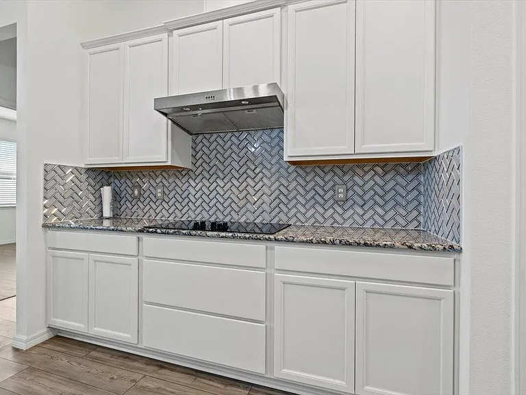 2661 SW Import Dr — Photo 6
