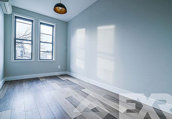 2nd image of 1148 Rogers Ave APT 2