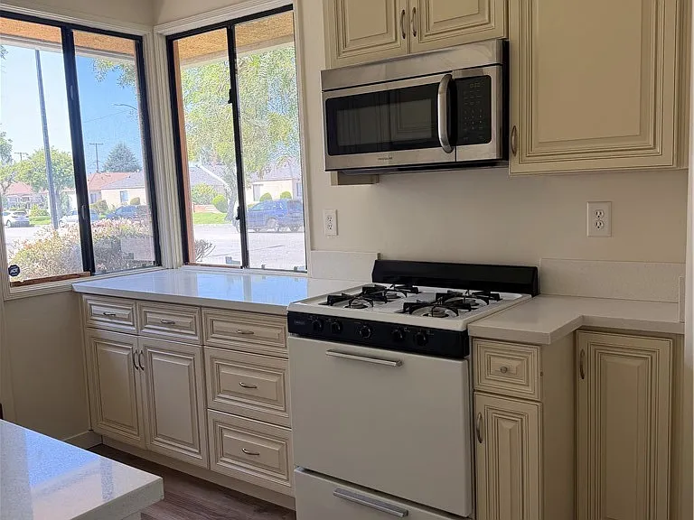 1340 N Buena Vista St #A — Photo 29