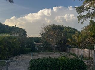 929 NE 14th St, Homestead, FL 33030