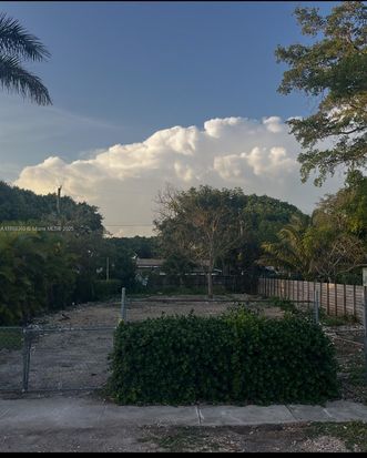 929 NE 14th St, Homestead, FL 33030