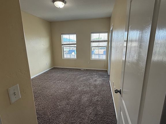 4th image of 166 W Finlay Dr