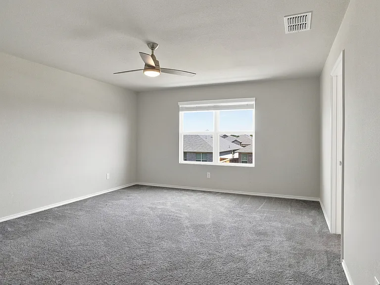 944 Ravenwood Ln — Photo 33