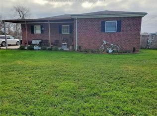 76 E Lynn St, Ravenswood, WV 26164