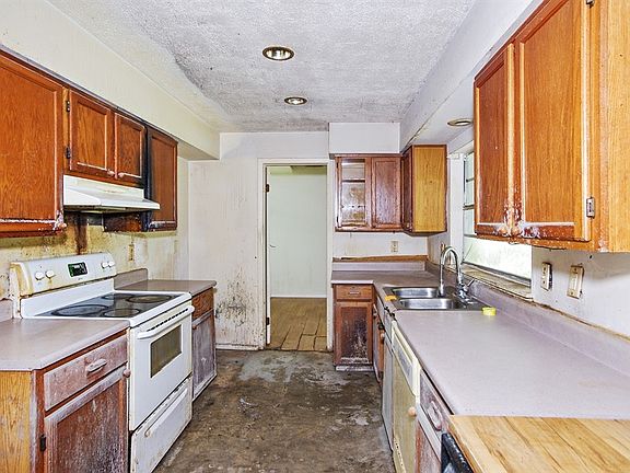3rd image of 50 Sweetwater Creek Cir