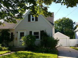 1040 S Irwin Ave, Green Bay, WI 54301