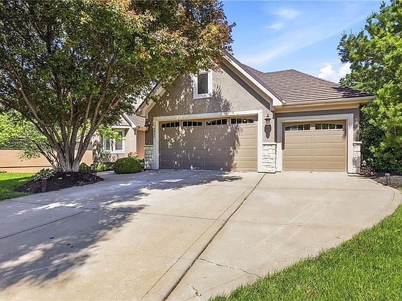 2nd image of 9926 Fountain Cir
