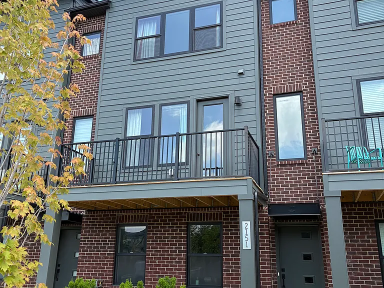 2151 Park Dr — Photo 2
