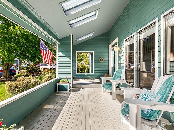 5th image of 19326 21st Avenue NW