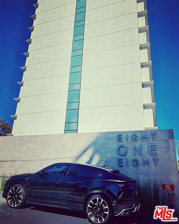 1st image of 818 N Doheny Dr APT 705
