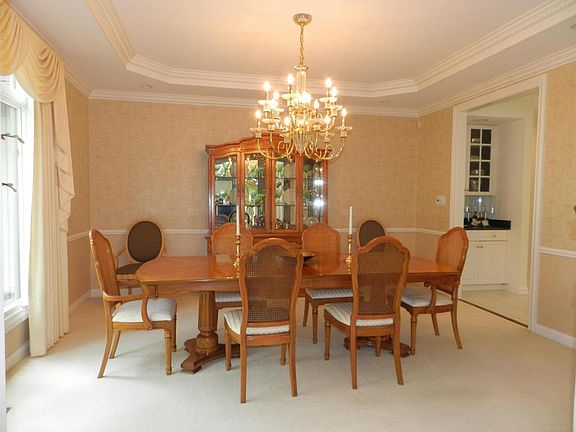 4th image of 5378 Medallion Dr E