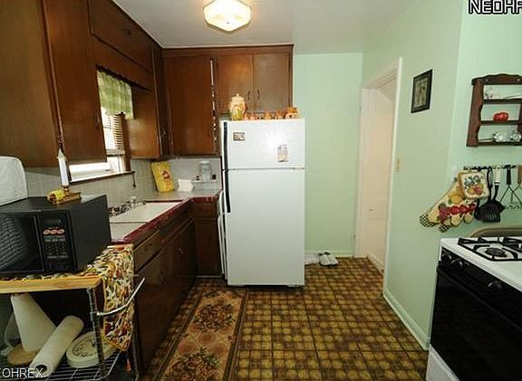 4th image of 20951 N Vine Ave