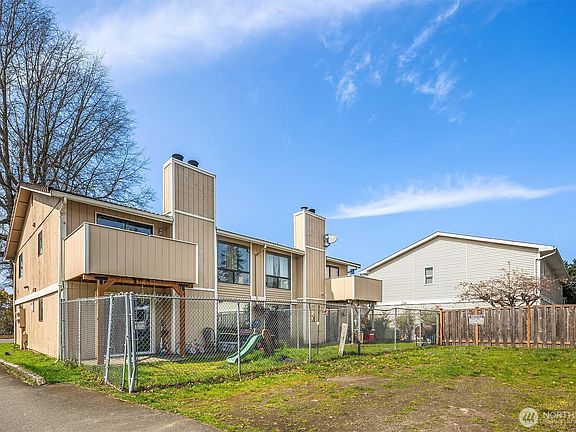 5th image of 2810 D Street SE