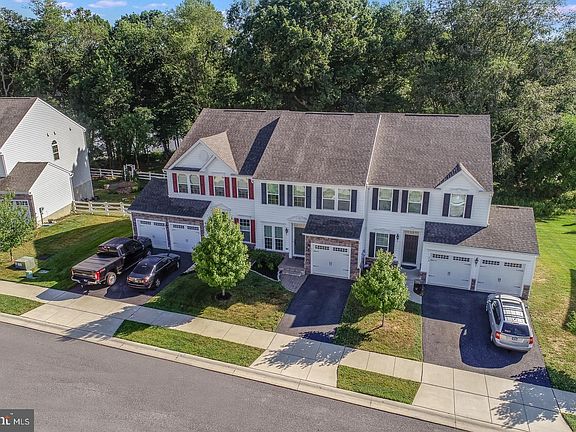 3rd image of 577 Canal Dr