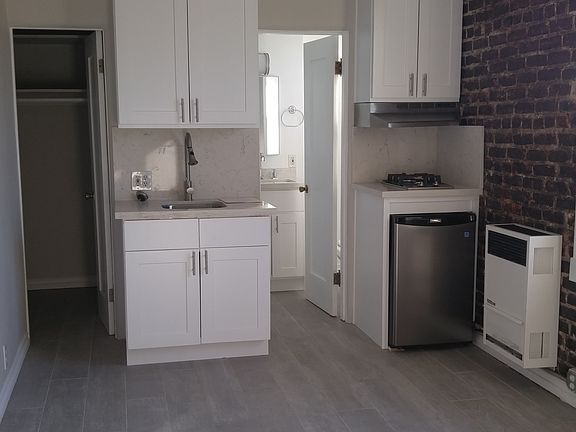 2nd image of 5014 Melrose Ave #Eef394749