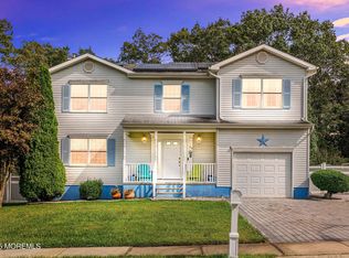 20 Cannonball Dr, Barnegat, NJ 08005