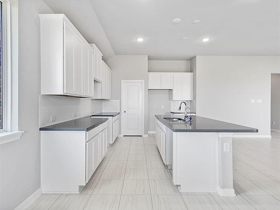 4th image of 318 Stanford Park Ct