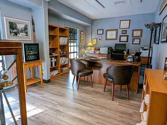2nd image of 608 Main St #Ab