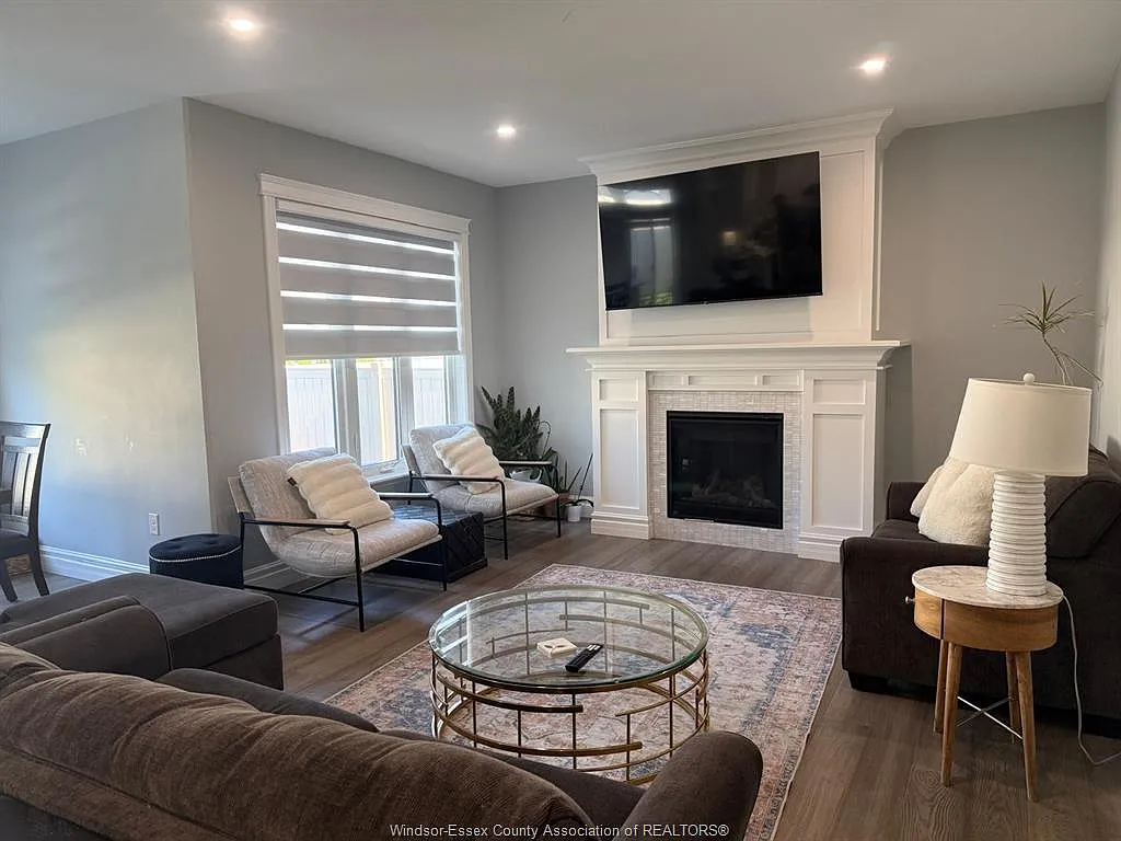 4 bed, 3.5 bath, $3,500 — Photo 2