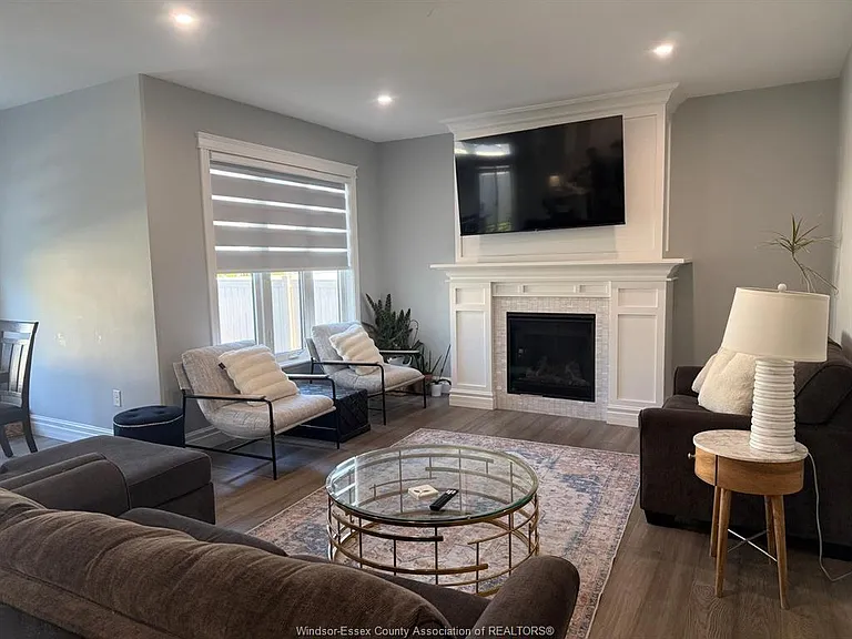 342 Christine Ave — Photo 2