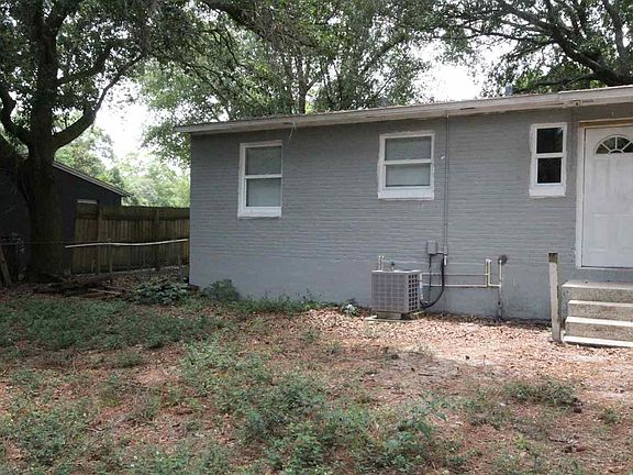 4th image of 120 Holmes Dr #A