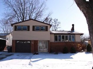 109 Roxbury Ln, Des Plaines, IL 60018