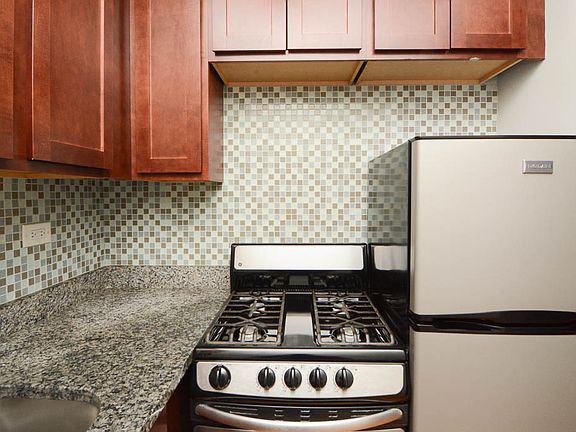 4th image of 555 W Arlington Pl APT 307