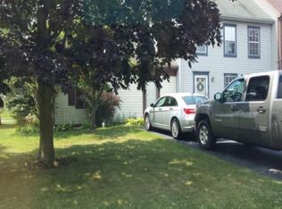 70 Carriage House Dr, Willow Street, PA 17584