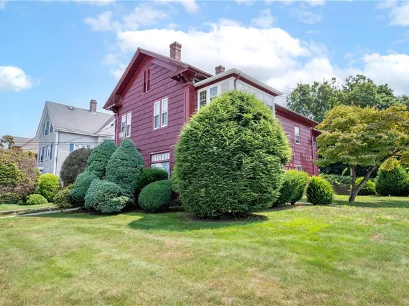 157 Carrington Ave, Woonsocket, RI 02895