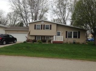 301 W Elm St, Le Roy, IL 61752