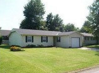 510 E 5th Pl, Grove, OK 74344