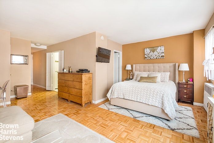 2nd image of 245 E 35th St APT 8K