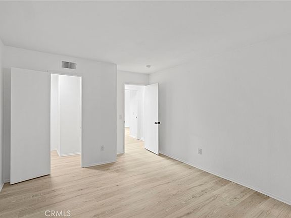 3rd image of 4719 Knickerbocker Ln