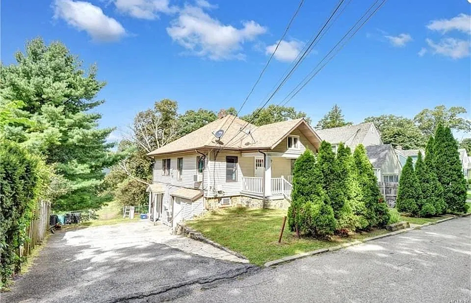 804 Oakwood Dr — Photo 2