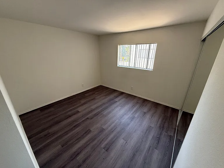 14543 Burbank Blvd — Photo 16