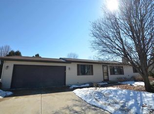 724 Terrace Ridge Dr, Cottage Grove, WI 53527