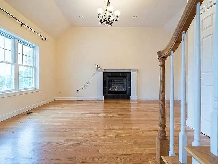 32 Empire Dr — Photo 9