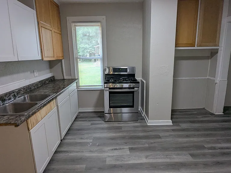 653 Sumner St — Photo 20