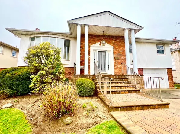 734 Golf Drive, North Woodmere, NY 11581