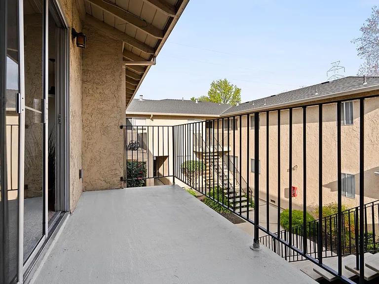 740 W Valley Dr #8 — Photo 7